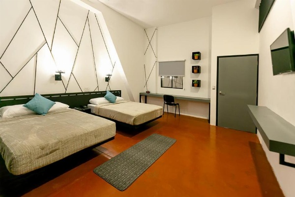 D' LA TORRE HOTEL image 11