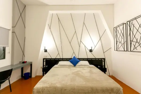 D' LA TORRE HOTEL 8
